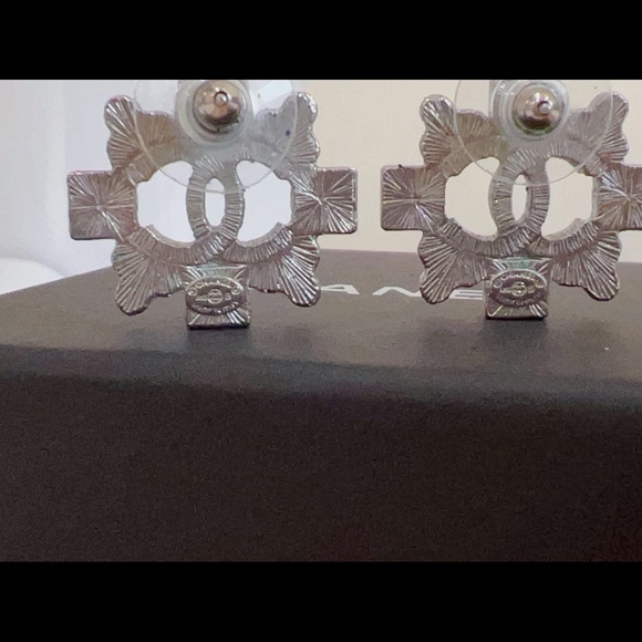 CHANEL COCO Mark Silver Earring CC Silver 22 - Picture 4 of 5